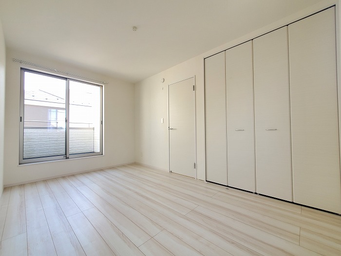 ⑫2階洋室約6.7帖、別角度から