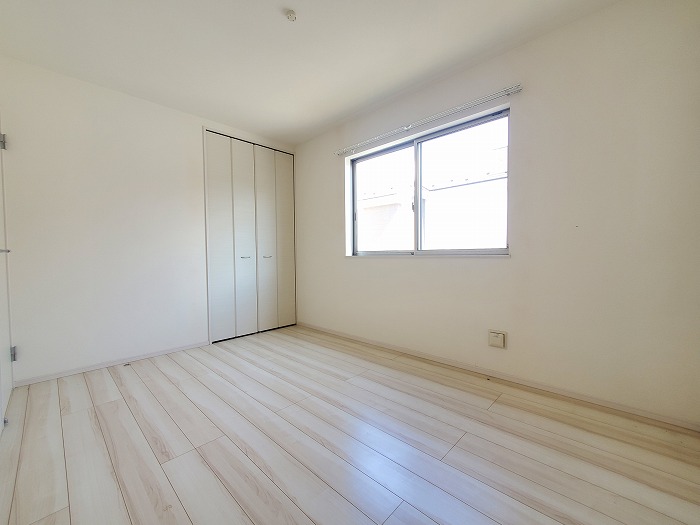 ⑩2階洋室約6帖、別角度から