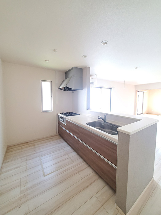 ①内観②対面式システムキッチン