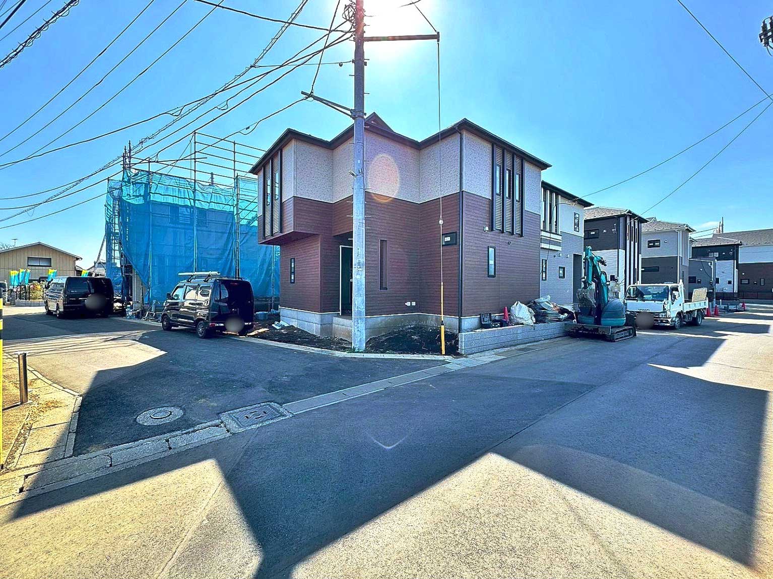 逆光で室内が暗く写っている写真